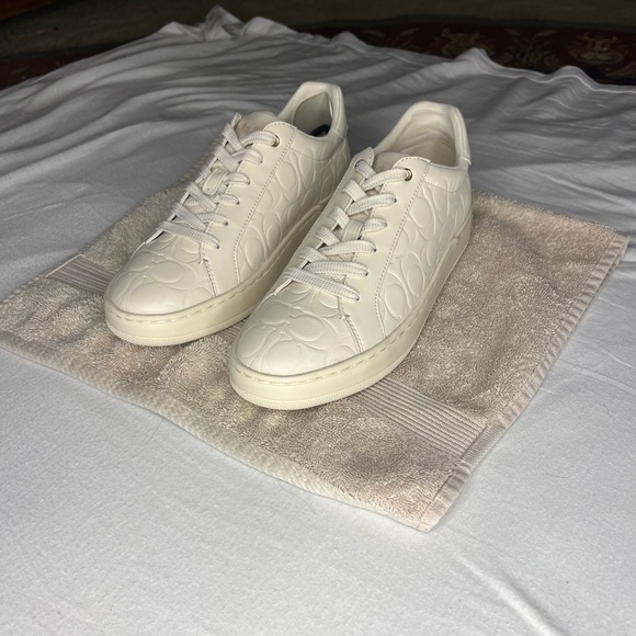 Coach Shoes - COACH Ivory Clip Low Top Signature Logo Sneaker